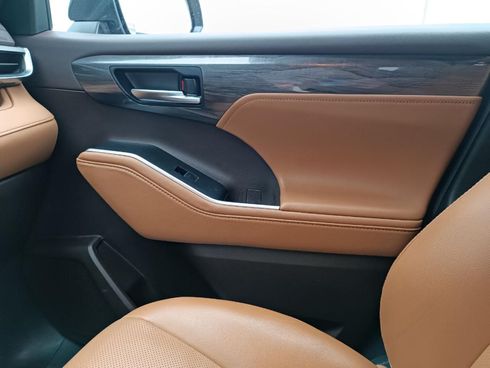 Toyota Highlander 2021 коричневый - фото 30