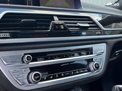 BMW 7 серия 2018 белый - фото 48