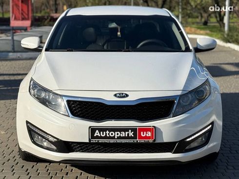 Kia Optima 2012 белый - фото 16