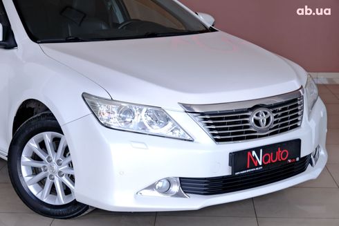 Toyota Camry 2012 белый - фото 3