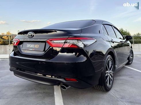Toyota Camry 2021 - фото 8