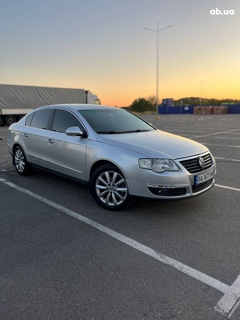 Volkswagen Passat 2006 серебристый - фото 7