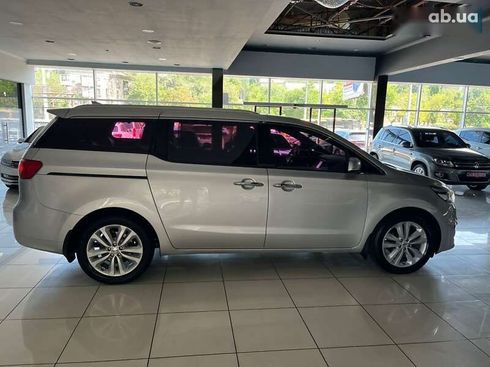 Kia Carnival 2016 - фото 4