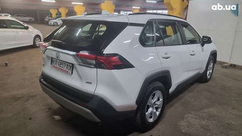 Toyota RAV4 2020 - фото 5