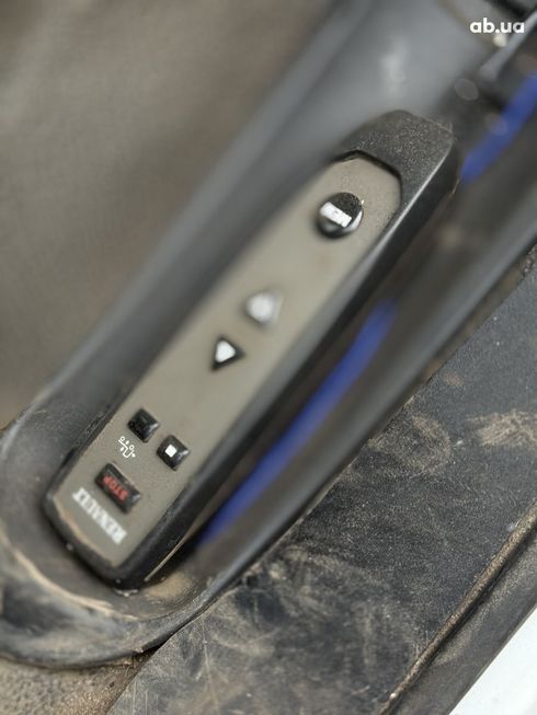 Renault Premium 2011 белый - фото 11