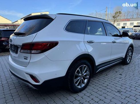 Hyundai Grand Santa Fe 2017 - фото 18