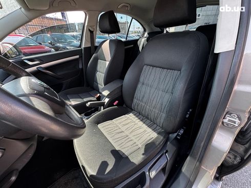 Skoda Octavia 2009 бежевый - фото 11