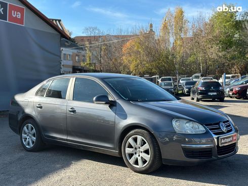 Volkswagen Jetta 2005 серый - фото 3