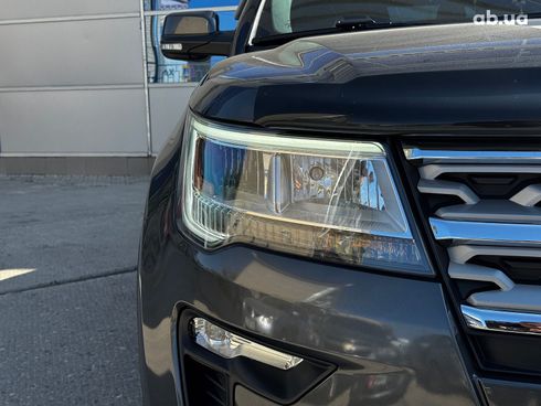 Ford Explorer 2018 серый - фото 9