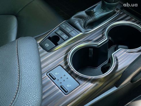 Toyota Camry 2019 белый - фото 21