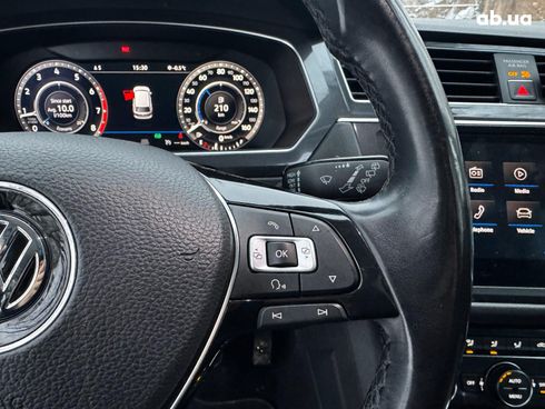 Volkswagen Tiguan 2017 серый - фото 24