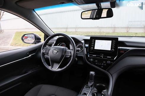 Toyota Camry 2021 - фото 13