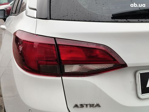 Opel Astra 2017 белый - фото 7