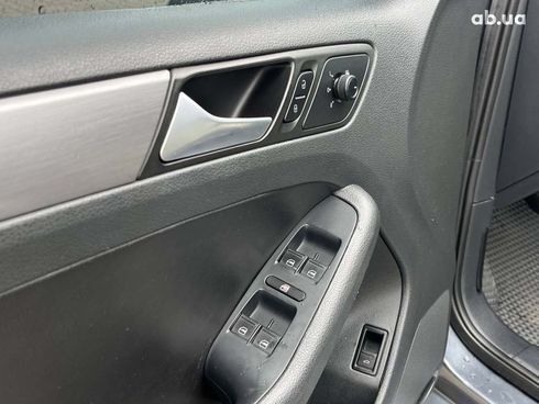 Volkswagen Jetta 2016 серый - фото 35