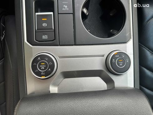 Volkswagen Touareg 2021 серый - фото 19