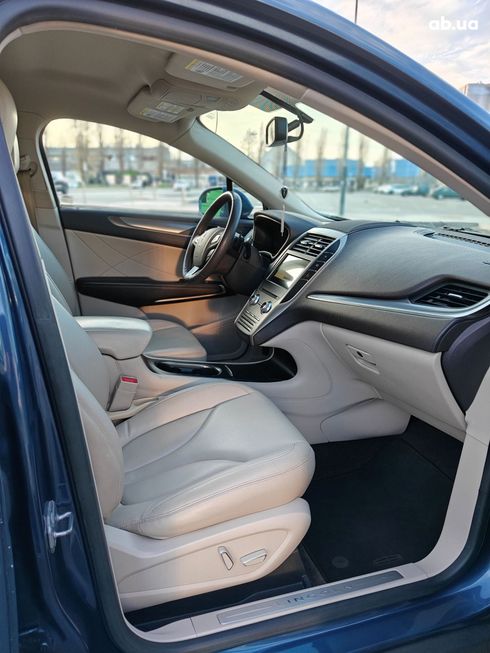 Lincoln MKC 2018 синий - фото 14