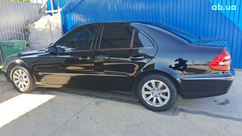 Mercedes-Benz E-Класс 2005 черный - фото 5