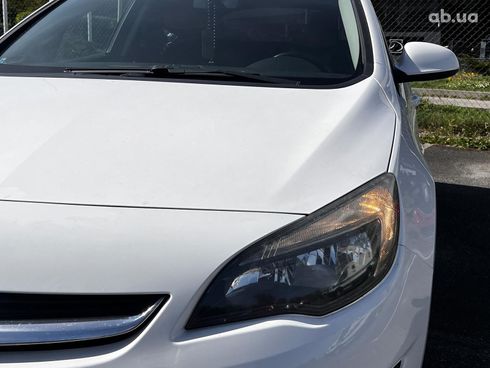 Opel Astra 2012 белый - фото 3
