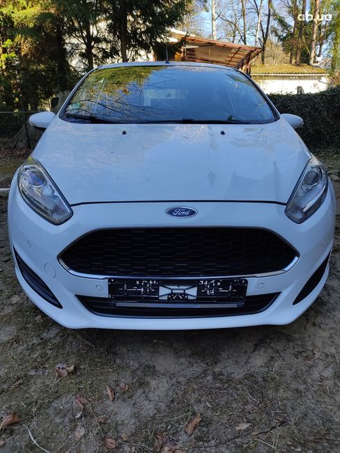 Ford Fiesta 2017 белый - фото 6