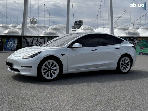 Tesla Model 3 2022 - фото 2