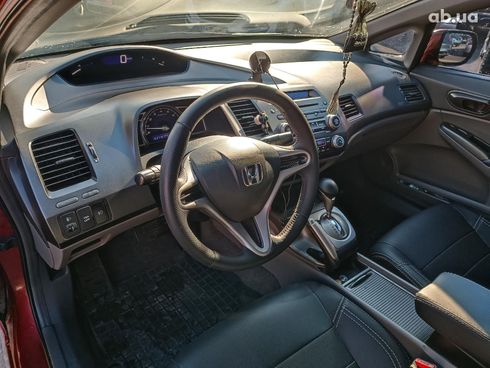 Honda Civic 2008 красный - фото 18