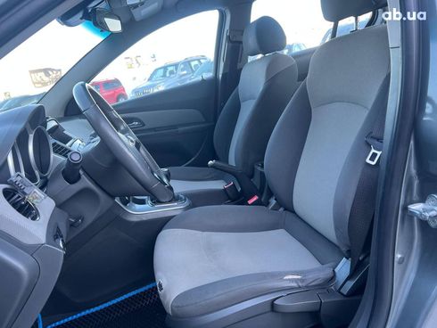 Chevrolet Cruze 2010 серый - фото 18