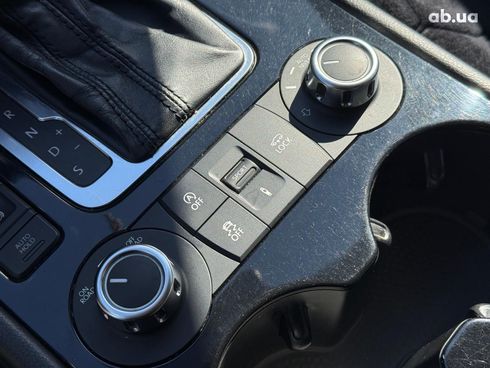 Volkswagen Touareg 2011 серый - фото 29