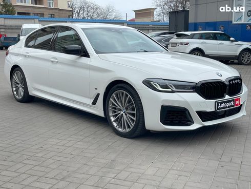 BMW 5 серия 2020 белый - фото 3