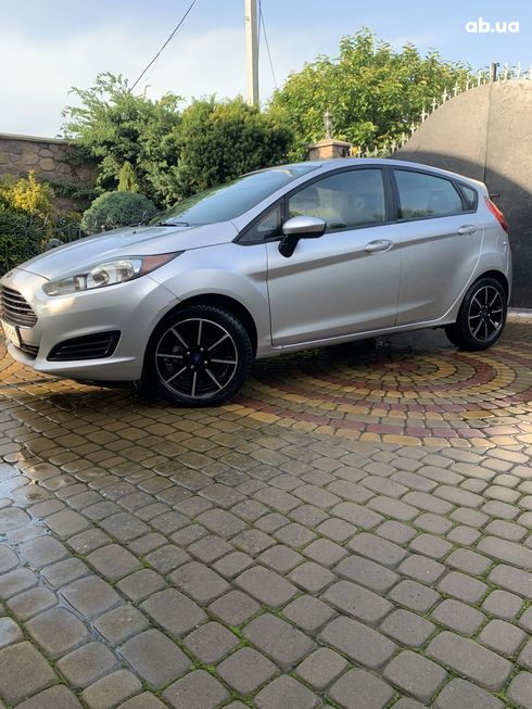 Ford Fiesta 2019 серый - фото 9
