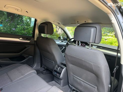 Volkswagen Passat 2019 серый - фото 27