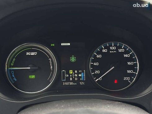 Mitsubishi Outlander 2015 - фото 12