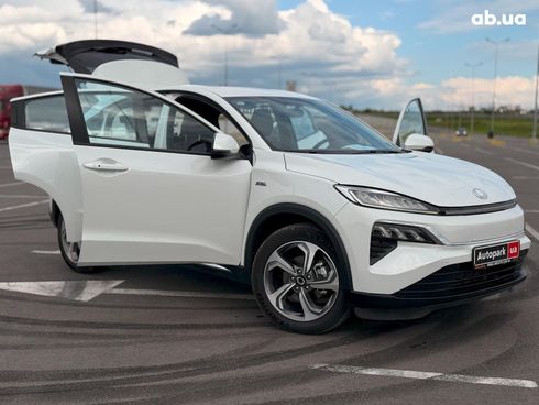 Honda M-NV 2023 белый - фото 25