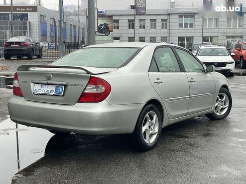 Toyota Camry 2004 - фото 4