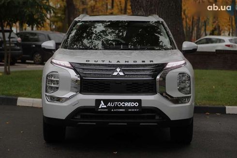 Mitsubishi Outlander 2022 - фото 2
