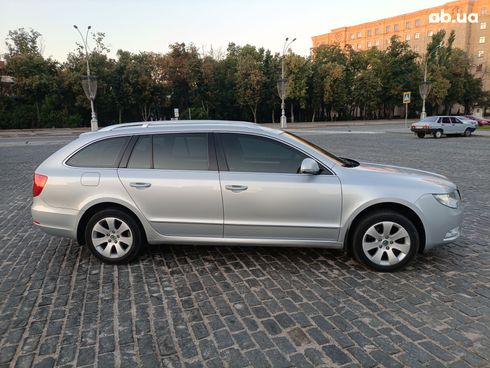 Skoda Superb 2010 серый - фото 3