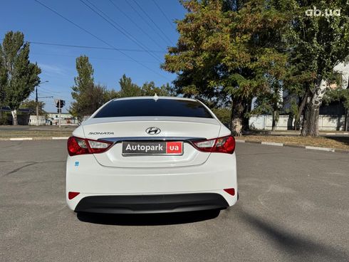 Hyundai Sonata 2014 белый - фото 4