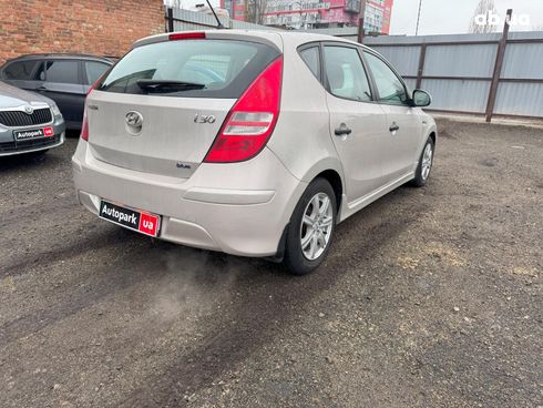 Hyundai i30 2011 бежевый - фото 6