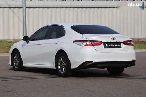 Toyota Camry 2019 - фото 5