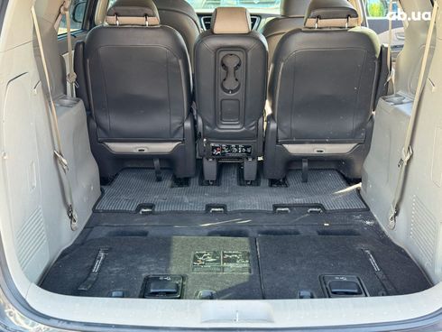 Kia Sedona 2017 серый - фото 35