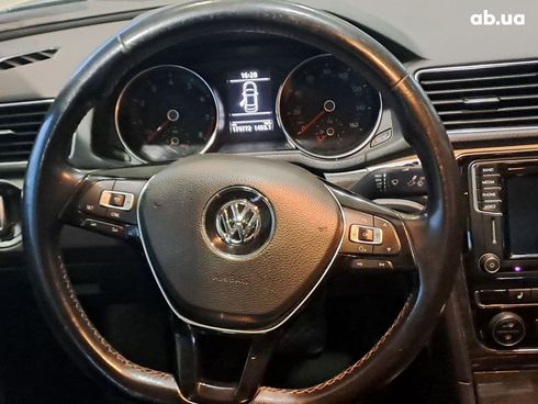 Volkswagen Passat 2016 серый - фото 6