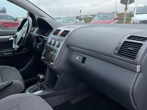 Volkswagen Touran 2009 белый - фото 41