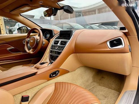 Aston Martin DB11 2017 - фото 24