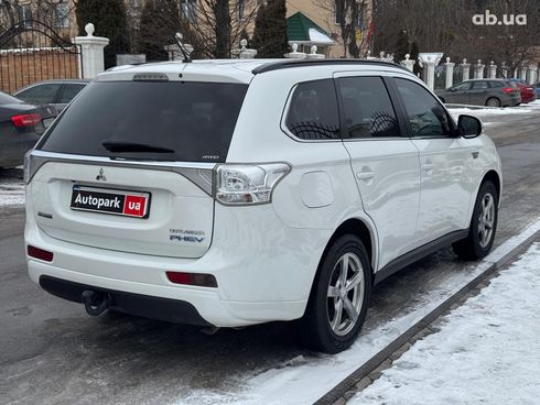 Mitsubishi Outlander 2014 белый - фото 10