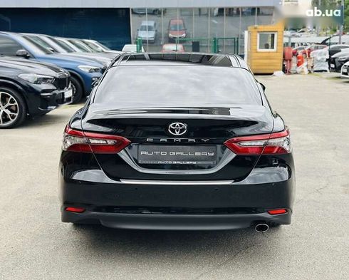 Toyota Camry 2021 - фото 7