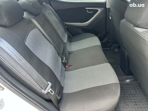 Hyundai Elantra 2013 белый - фото 19
