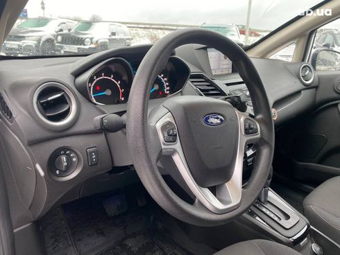 Ford Fiesta 2019 белый - фото 19