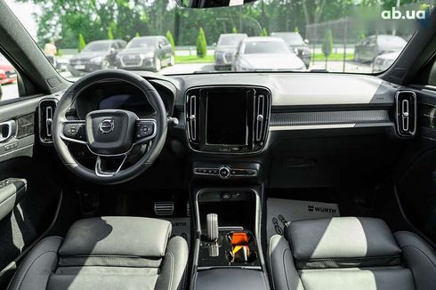 Volvo XC40 2021 - фото 17