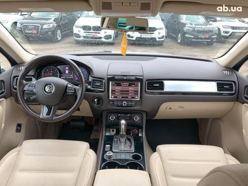 Volkswagen Touareg 2012 белый - фото 25