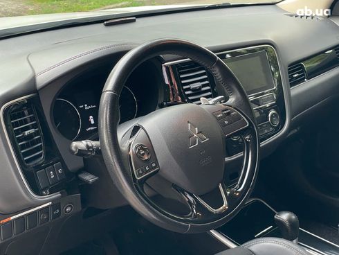 Mitsubishi Outlander 2019 белый - фото 16
