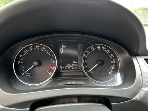 Skoda Rapid 2015 серый - фото 12